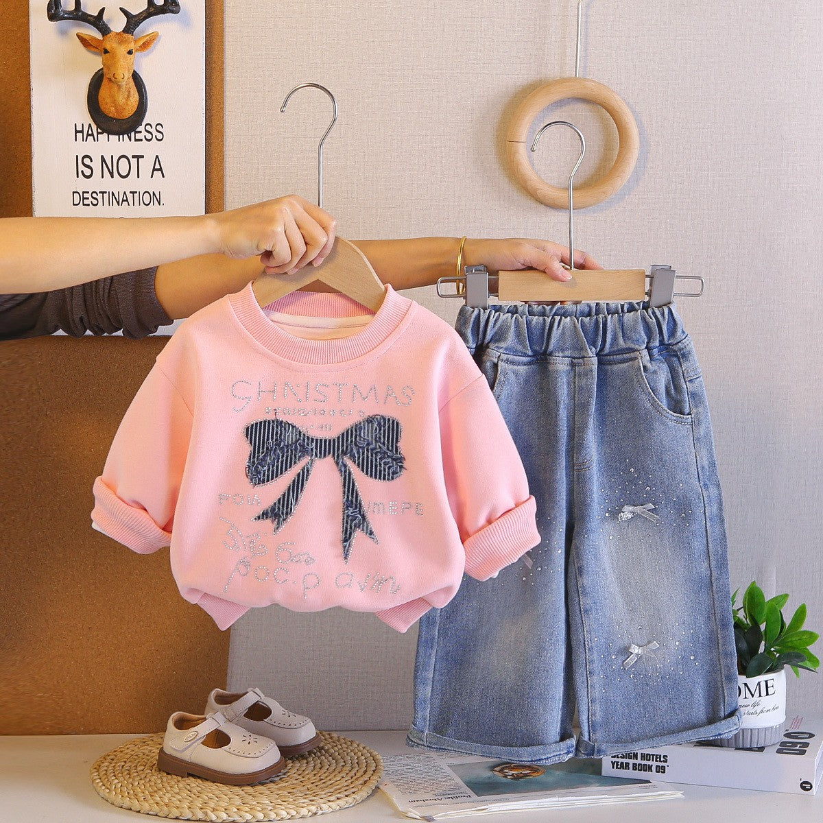 Girls’ Pink Christmas Bow Sweatshirt & Denim Pants Set